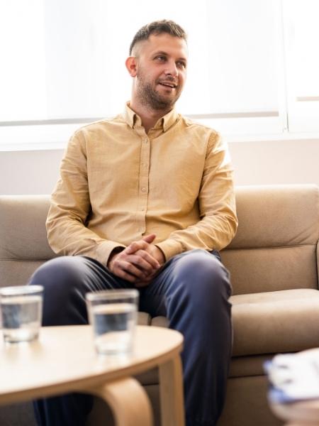 A man sits and talks to his therapist during mental health and addiction counseling